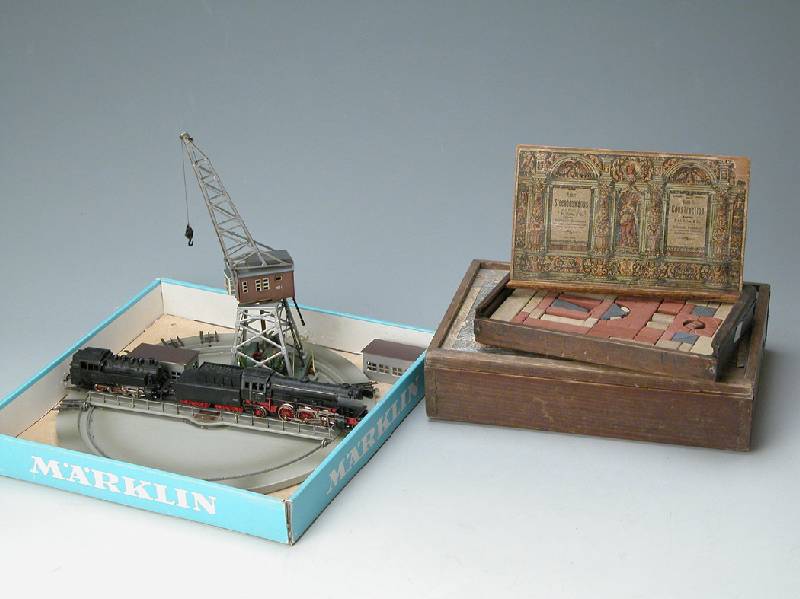Konvolut MÄrklin, 60er Jahre, 1 Tenderlok 3031, 1 Lokomotive mit Schlepptender 3005, 1 Drehscheibe 7186, diese 3 Teile im orig. Karton, dazu ein ...
