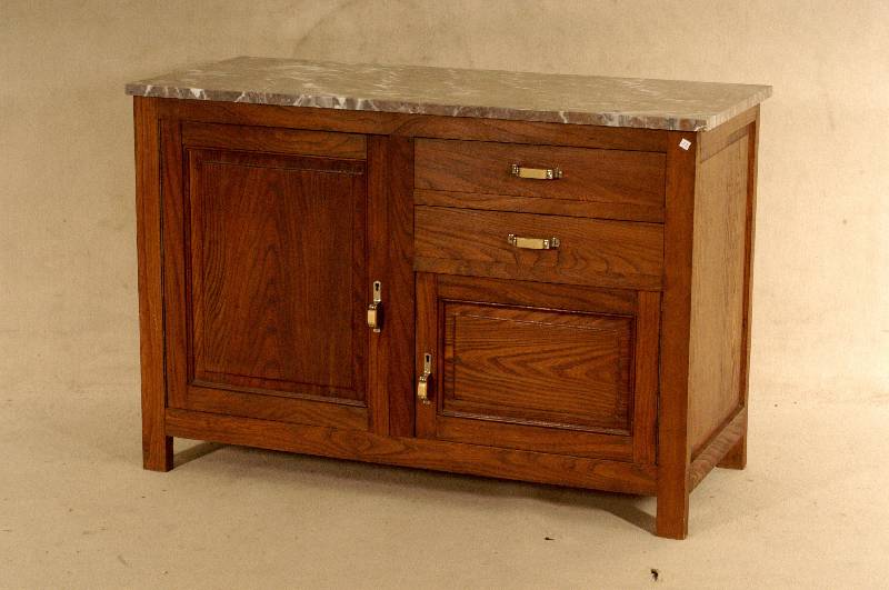 Kommode, deutsch, um 1920, Esche und Weich- holz massiv, 2 TÜren und 2 SchÜbe, original BeschlÄge, Marmorplatte, abgesetztes Rahmen- muster, ...