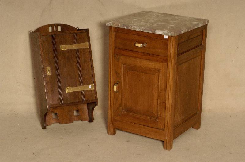 NachtschrÄnkchen, deutsch, um 1920, Esche und Weichholz massiv, ein Schub und eine TÜr, original BeschlÄge, Deckplatte in Marmor, ca. 67x42x42 ...
