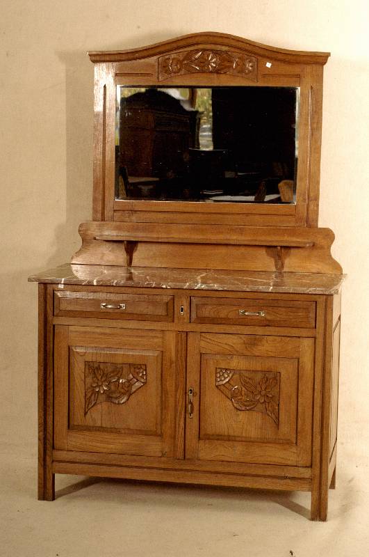 Aufsatzkommode, deutsch, um 1920, Weichholz massiv, florale Schnitzereien auf den TÜren, 2 SchÜbe, facettierter Spiegel im RÜckteil, ...