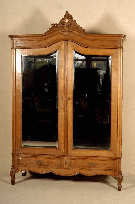 Kleiderschrank, Frankreich, um 1900, Louis-Philippe, Eiche massiv, Eichefurnier, auf Rahmen gearbeitet, Kopfteil geschwungen, mit ...
