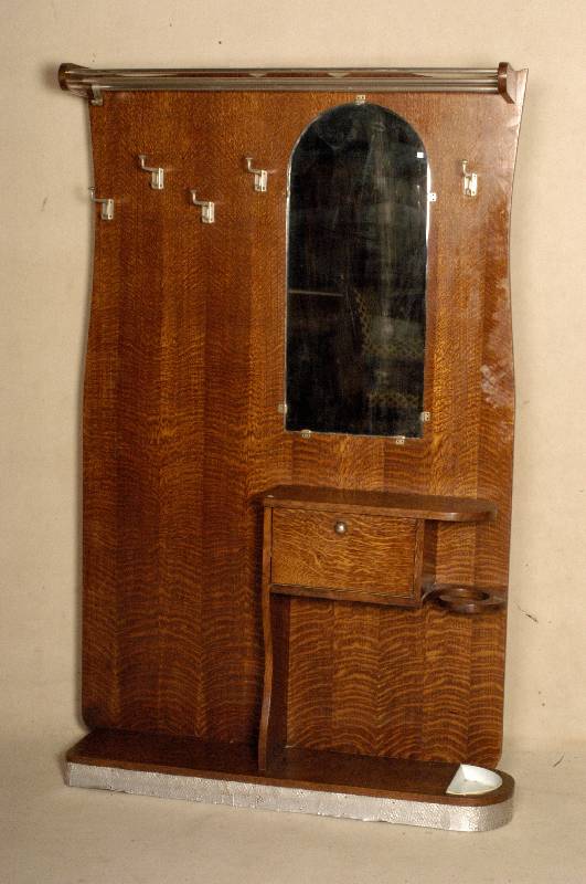 Flurgaderobe, deutsch, um 1920, ArtDeco, Eiche massiv, Eichefurnier, leicht facettier- ter Spiegeleinsatz, original Haken und Stangen , ...