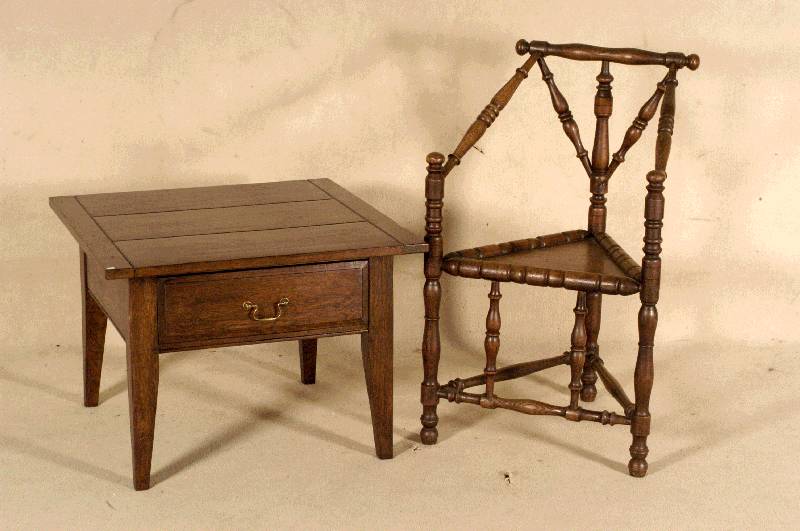 Couch- bzw. Beistelltisch, England im Stil von 1910, Eiche massiv, 1 Schublade, wohnfertig, ca. 51x70x70 cm