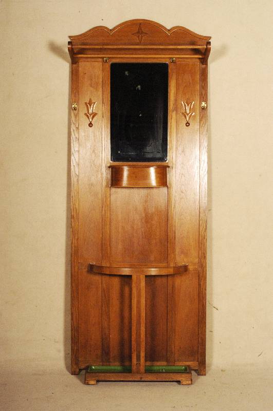 Flurgaderobe, deutsch, um 1905/10, auf Rahmen gearbeitet, Eiche massiv, Eichefurnier, aufgesetzte sparsame Stern- bzw. BlÜtenschnitzerei, original ...