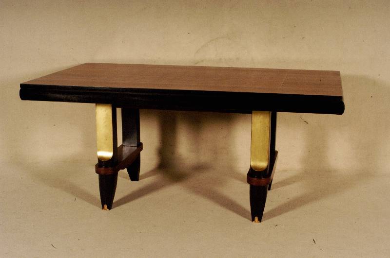 ArtDeco-Konferenztisch, Frankreich, um 1935, ausziehbar, Riopalisander gespiegelt furniert , z.T. schwarz abgesetzt, schÖne großflÄchige ...