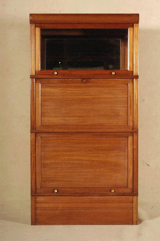 BÜcherschrank/Bookcase, England, um 1920, Mahagoni, MessingbeschlÄge, patentiert unter der Bezeichnung elastic book case, eines der ersten ...