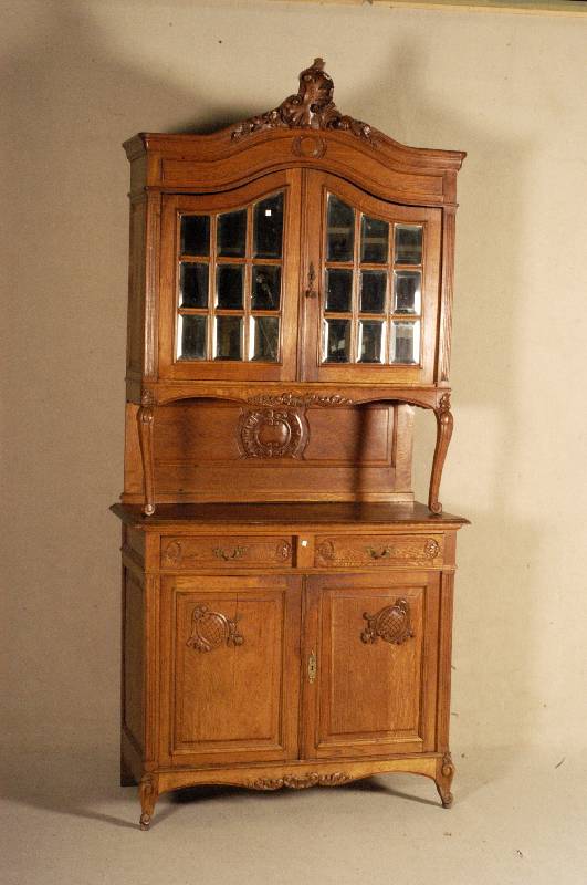 Buffetschrank, Frankreich, um 1900, Louis- Philippe, Eiche massiv, Oberteil 2-tÜrig mit facettiertem Spiegelglas, in vielen Segmenten, geschnitzte ...