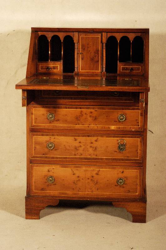5-schÜbiger KlappsekretÄr, nach englischem/norddeutschem Vorbild von 1770/80, Korpus Weichholz/Hartholz, Gebrauchsteile Eiche massiv, ...