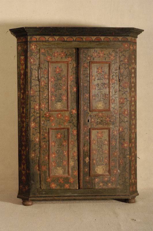 Bauernschrank, sÜddeutsch/Elsaß/Lothringen, um 1830/40, Weichholz, Barockstil, Ecken abgeflacht, aufgesetzte Leisten, diese einfach bzw. doppelt ...