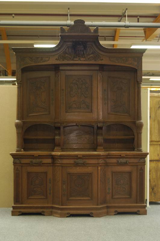 Prunkaufsatzschrank, deutsch/wohl Karlsruhe, um 1900/02, 2-teilig, Korpus Weichholz und Eiche massiv, Eichefurnier, horizontal 3-fach gegliedert, ...