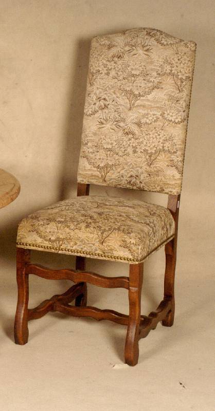 2 BarockstilstÜhle, deutsch/Flandern, 50er Jahre, Buche massiv, Bezug nach dem Vorbild von 1880, Nagelverzierung, Beine verstrebt, geschwungen, ...