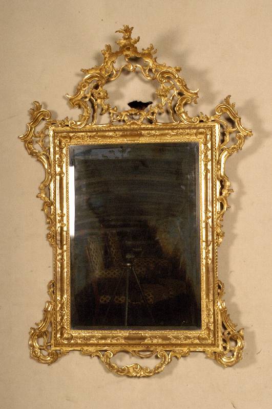 Barockstilspiegel, wohl Frankreich, 2. HÄlfte 19. Jhd., Rokokostil, Stuck und Holz, BlÜten - und Rocaillenverzierung, facettiertes Spiegelglas ...
