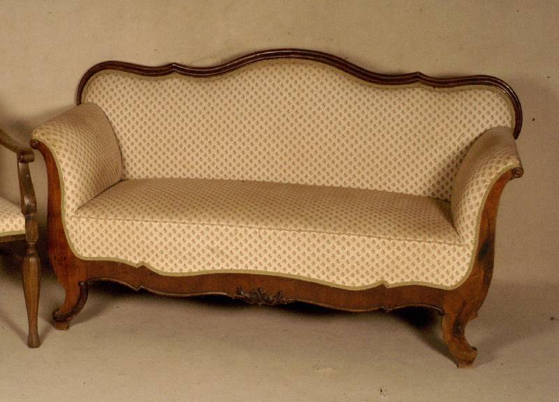 3-sitzer Sofa, norddeutsch, um 1870/80, Korpus Weichholz bzw. Nußbaum, aufgesetzte Leisten, RÜckenlehne gerieft, alt belassen, Polster erneuert, ...