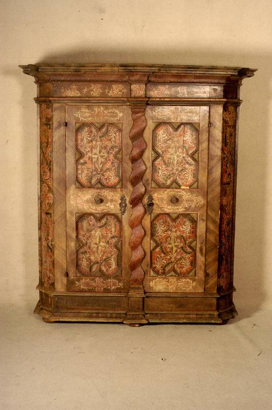 WÄsche- bzw. Leinenschrank, sÜddeutsch, um 1840/50, Weichholz, in der Zeit bunt staffiert, z.T. nachgezogen, Schlagleiste in Form einer flachen ...