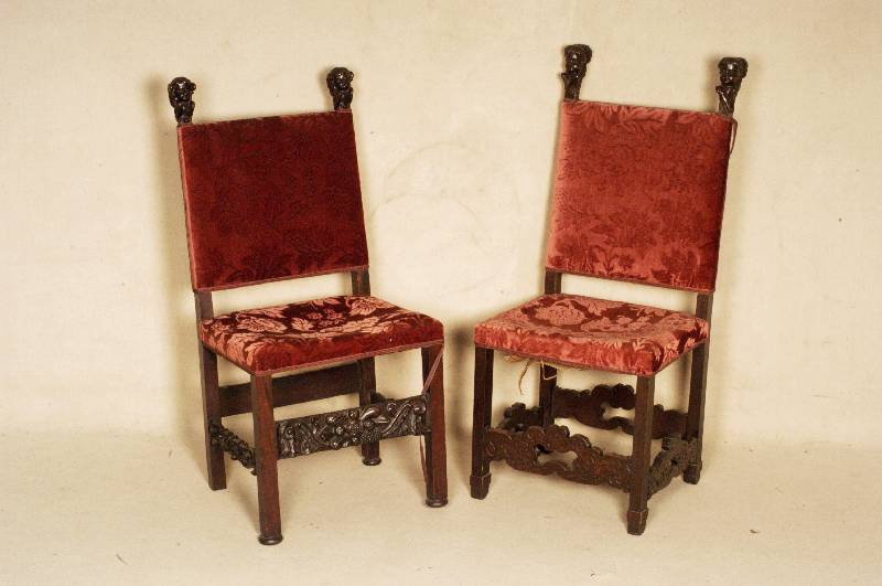 2 Stuhlsessel, wohl Belgien, um 1890/1900, Eiche massiv, PuttenkÖpfe und Rocaillen aus dem Vollholz geschnitzt, schÖne Bildhauerarbeit, ...