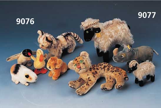 Konvolut Steiff, 60er/70er Jahre, 1 Enten- kÜken, H. ca. 12 cm; 1 HÜhnerkÜken, H. ca. 10 cm; 1 x Peggy, der Pinguin, H. ca. 16 cm; 1 Ente, L. ...