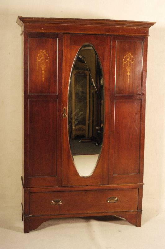 Kleiderschrank, England, um 1910/20, im viktorianischen Stil, Korpus Weichholz und Eiche, Mahgonifurnier, Front auf Rahmen gearbeitet, ...