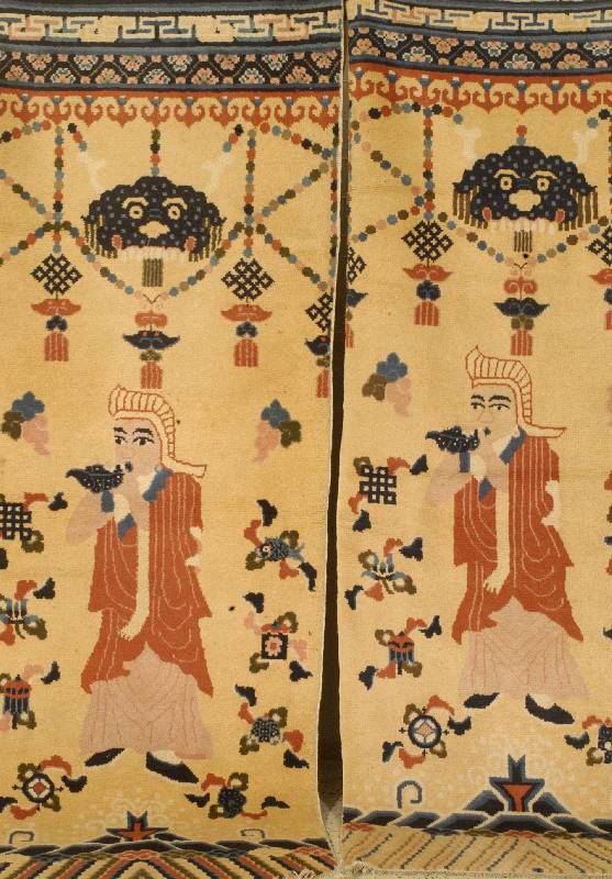 Ning Zia Säulenteppich, China, um 1910, Wolle auf Baumwolle ca 251 x 89 cm ca 234 x 89 cm .Schätzwert:4400 EURO.EHZ 2 (Ein paar).