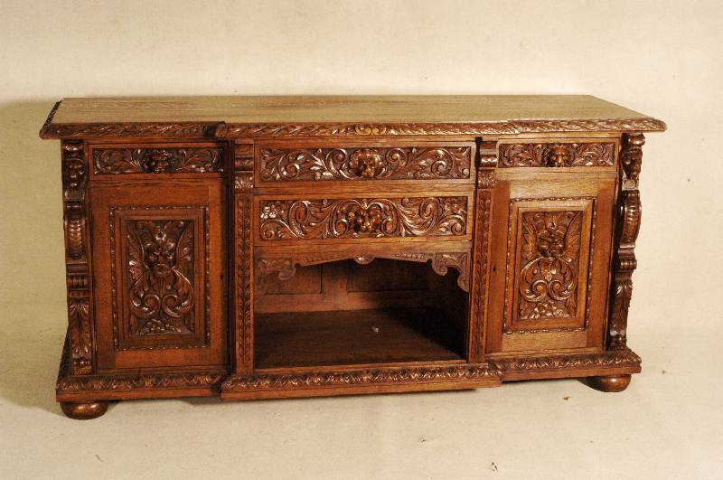 Große Anrichte, deutsch, um 1880, GrÜnderzeit, Eiche massiv, sehr aufwendig geschnitzt, im Oberteil 4 Schubladen, rechts und links 2 TÜren, ...