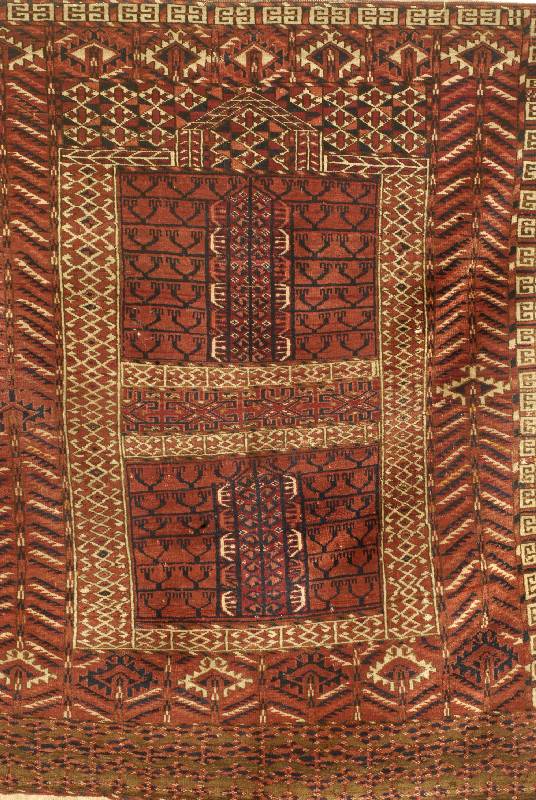 Tekke Engsi, Turkmenistan, um 1900, Wolle auf Wolle, ca. 137 x 114 cm, Schätzwert: 2400.- EURO, EHZ: 3-4