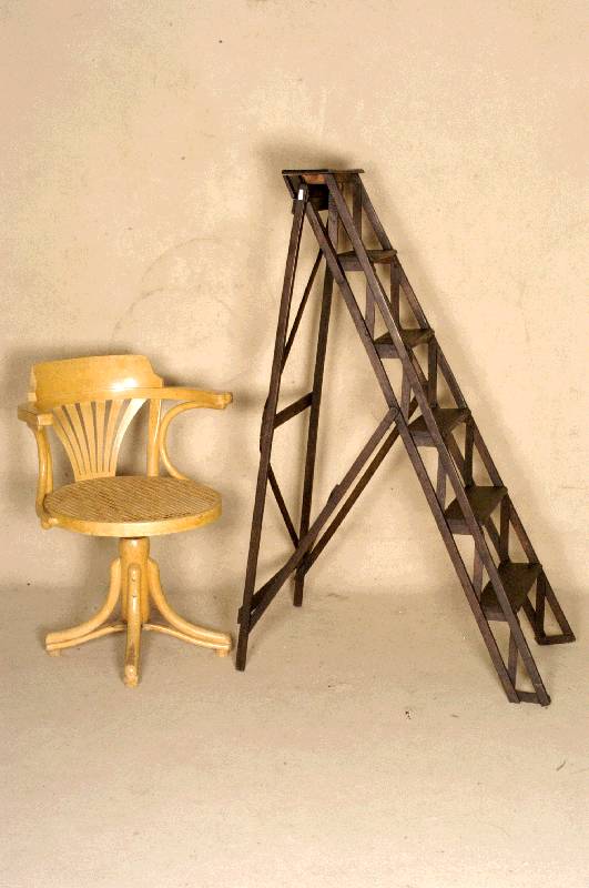 Armlehnstuhl, Österreich/BÖhmen, um 1910, Bugholz, Stuhlgeflecht neu, Entwurf um 1900, nach viktorianischem Vorbild, ca. 80x60x57 cm, Sh. 47 cm, ...