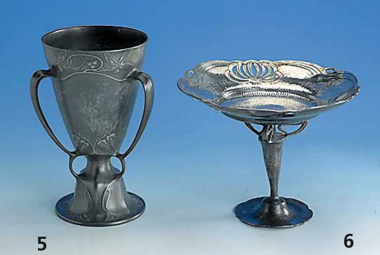 Pokal-Vase, Kayserzinn um 1902/03, sign., reiner Jugendstil, Anspielung auf Prof. Leven, floraler Dekor, 3 Henkel, H. ca. 25.5 cm, D. ca. 15 cm, ...
