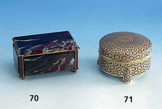 Deckeldose, Steingut, Japan um 1910, Goldbrokatstil, stiltyp., sign., kl. Chip am Rand, D. ca. 10 cm