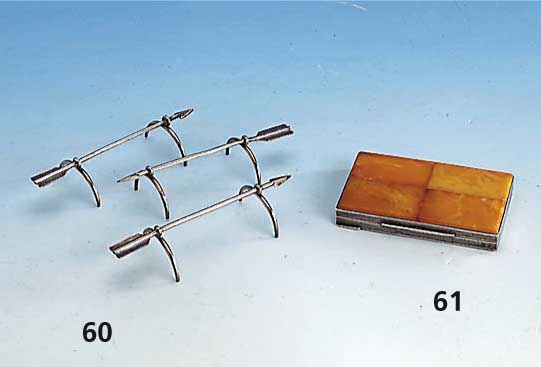 12 MesserbÄnkchen, deutsch um 1860, 12-lÖtig, in Form von Speeren, StÄdtemarke unged., L. ca. 10 cm, l. Gebr.-Sp.