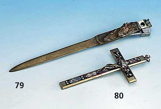 Kreuz mit Mosaikeinlage, Italien um 1880, Bronze, florale Einlage mit floralem Motiv und Schriftzug Roma, aufgelegter Korpus, H. ca. 16 cm