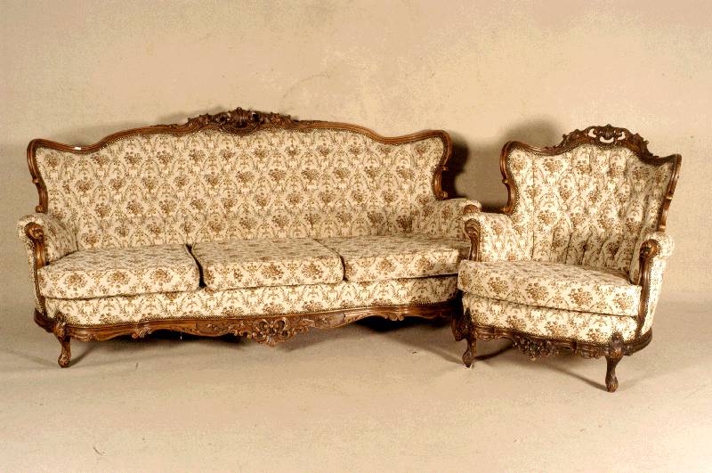 Sitzgarnitur, Italien, im Barockstil, bestehend aus Sofa und 2 Sessel, original Polsterung, RÜckenlehne mit schÖner Schnitzerei, schÖnes ...