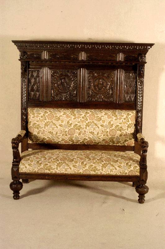 Sitzbank, deutsch, um 1780, Eiche massiv, Armlehnen mit LÖwenkÖpfen, RÜckwand mit reichen Schnitzereien und Verzierungen, museales MÖbel, ca. ...