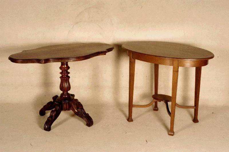 Tisch, deutsch, um 1860, Louis-Philippe, Platte Eiche massiv, diese in gebogener Form, balusterfÖrmiger Fuß in Nußbaum, 4-fach ausladend, Fuß ...