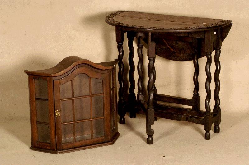 HÄngevitrine, Barockstil, Buche und Nußbaum massiv, Fenster versprosst, Inneneinteilung mit 2 EinlegebÖden, als Sammlerschrank bestens geeignet, ...