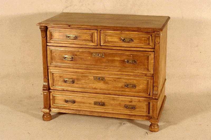 Kommode, deutsch, um 1870, Kiefer massiv, original KugelfÜße, seitlich gerillt, in Veluten auslaufend, Gebrauchsspuren, ca. 90x167x63 cm