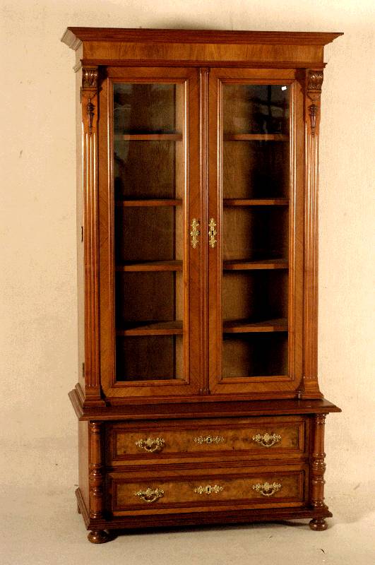 BÜcher- bzw. Sammlerschrank, deutsch, um 1880 , Neorenaissancestil, Korpus Weichholz, Nußbaum- bzw. Wurzelnußfurnier, Unterteil 2 Schubladen, ...