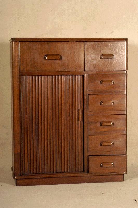 VielzweckmÖbel, England, um 1925, Korpus Weichholz, Eiche- und Buchefurnier, mit Ablageteil und Schubladenreihe, vertikal asymetrisch angeordnet, ...