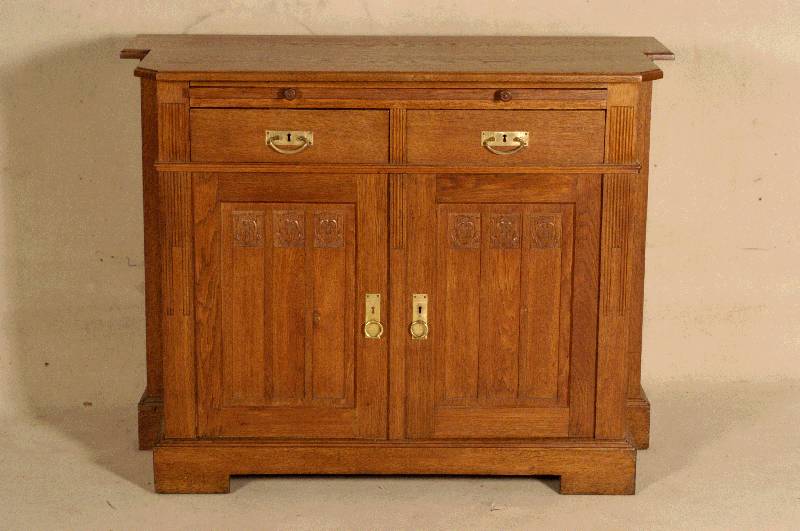 Anrichte, deutsch, um 1900, Korpus Weichholz , Eiche massiv, Eichefurnier, ursprÜnglich wohl Unterteil eines Buffets, zurÜckgesetzte Ecken, ...
