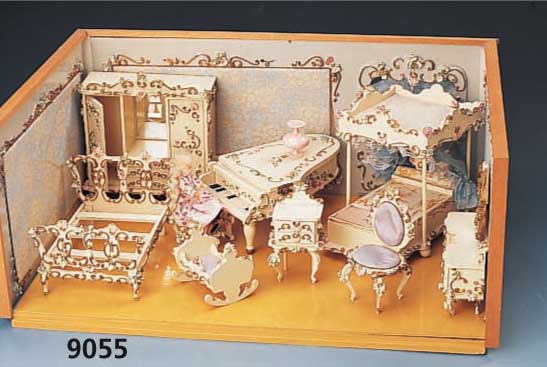 Puppenstube, 60er Jahre, im Barockstil, 1 Himmelbett mit Spieluhr, funktionsfÄhig, Matratze fehlt, 1 Einzelbett, Matratze fehlt, ...