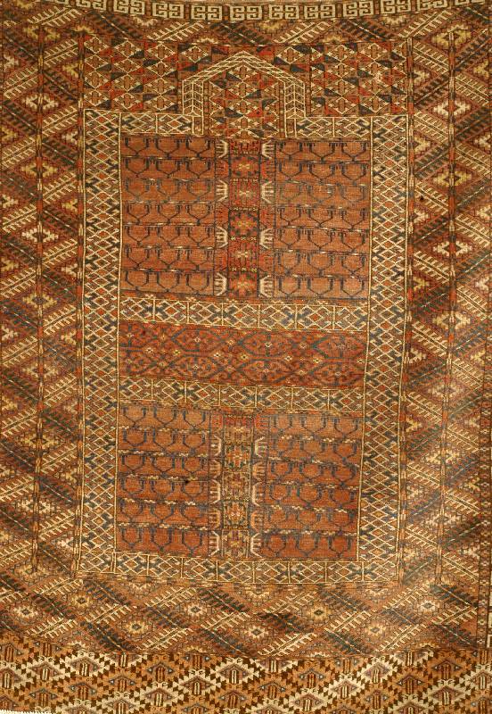 Tekke Engsi, Turkmenistan, um 1900, Wolle auf Wolle, ca. 145 x 117 cm, Schätzwert: 2800.- EURO, EHZ: 3