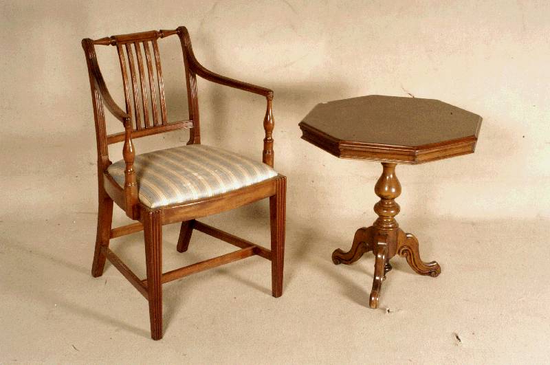 Stuhlsessel, England, um 1900, im Stil von 1780/90, Nußbaum massiv, auf Mahgoni gebeizt, Beine, Lehne und RÜcken doppelt bzw. 3-fach gerieft, ...