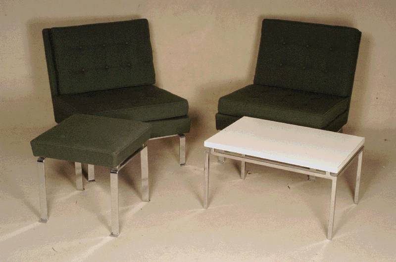Sitzensemble, wohl USA, um 1970, Entwurf Florence Konll, bestehend aus 3 Sessel, 3 Beistelltischen und 2 Hockern, Sitz und RÜcken genoppt und ...
