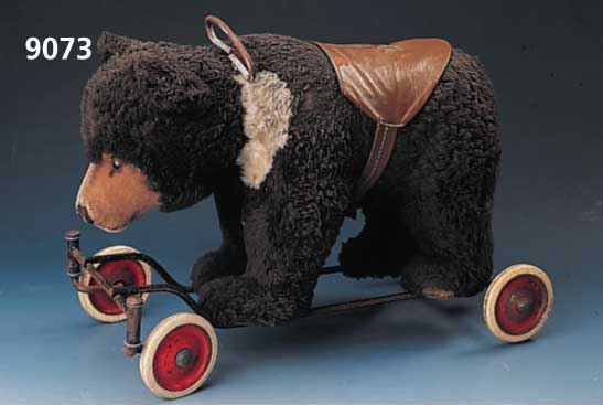 ReitbÄr, Steiff, ca. 60er Jahre, braunes Fell, mit Sattel, Gestell Eisen korrodiert, altersbed. bespielt, l. beschmutzt, L. ca. 57 cm, SitzhÖhe ...