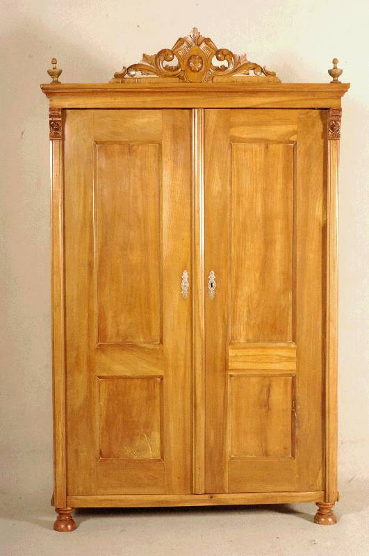 Schrank, deutsch, um 1880, Kirschbaum massiv , zweitÜrig, abnehmbare geschnitzte BekrÖnung, Alters- und GebrauchsschÄden, ca. 191x116x53 cm