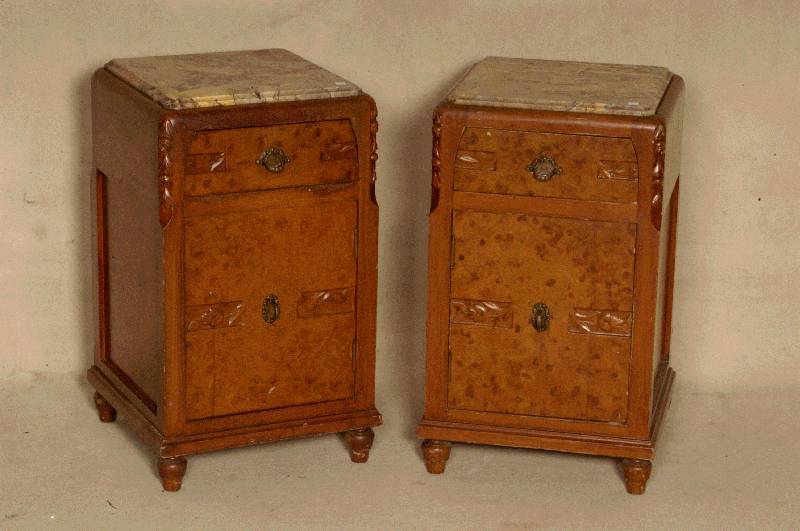 2 NachttischschrÄnkchen, Frankreich um 1910, Jugendstil, Weichholz massiv, mit Bierlack gefasst (optisch wie Holz), dezente florale Schnitzerei, ...
