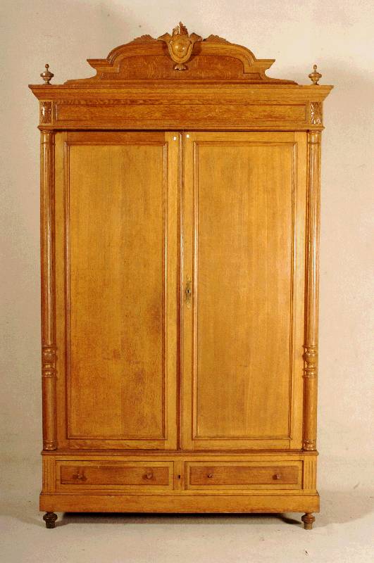 Kleiderschrank, deutsch, um 1900, Eiche massiv, auf Rahmen gearbeitet, mehrfach getreppt, Inlets einfach getreppt, 2-tÜrig, massive florale ...