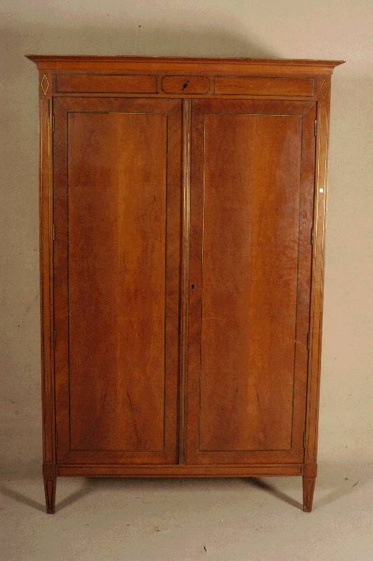 Kleider- bzw. WÄscheschrank, mitteldeutsch, um 1900, 2-tÜrig, Korpus Eiche und Kirschbaum massiv, Eiche- und Kirschbaumfurnier, vielfÄltige und ...