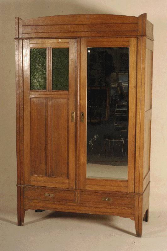 Schrank, deutsch, um 1900, Eiche massiv, RÜckwand Weichholz, zweitÜrig, kassettiert, zerlegbar, 2 Sockeschubladen, eine TÜr mit facettiertem ...