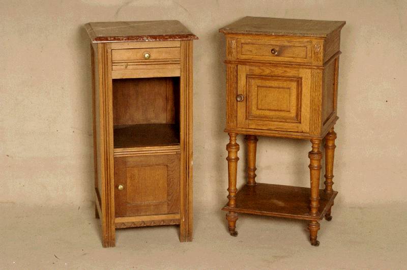 Nachttisch, deutsch, um 1900, Weichholz massiv, rot-weiße Marmorplatte, ein Schub, kleines Staufach, eintÜrig, offene Ablageebene, zum ...