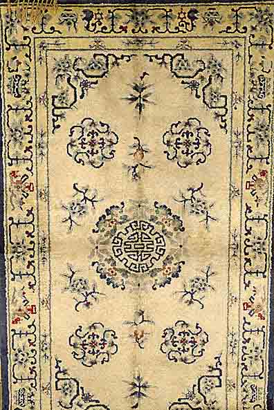 China Seide, China, ca. 40 Jahre, reine Naturseide, ca. 227 x 123 cm, SchÄtzwert: 1300.- EURO, EHZ: 3
