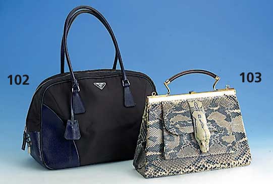 Prada-Tasche, dunkelbrauner Stoff mit blauem Kunstleder, Schloß mit beiliegendem SchlÜssel, Innenfach mit Reißverschluß, dunkelbraunes ...